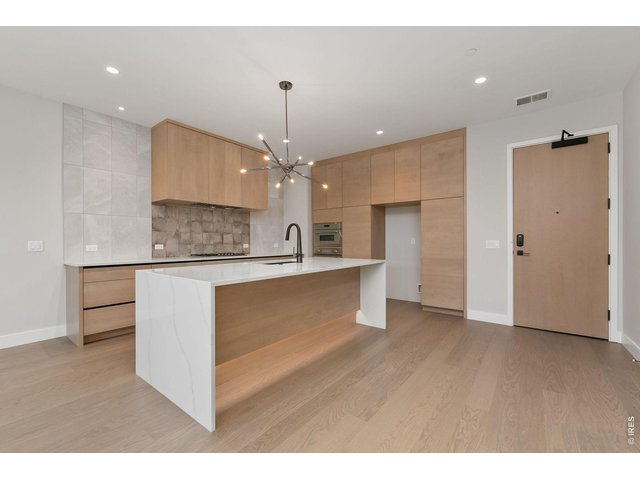 Property Photo 3 Beautiful waterfall style marbled quartz kitchen island