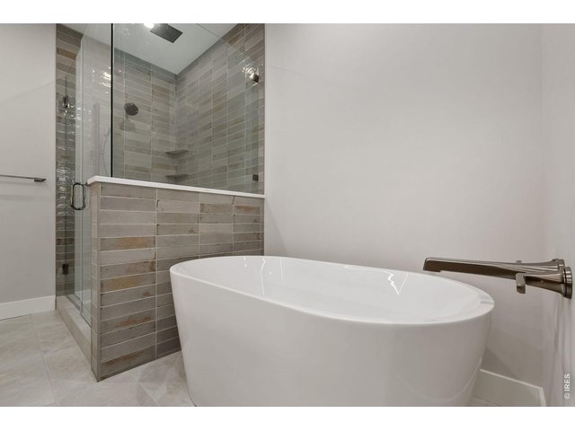 Property Photo 18 This bathroom truly has it all