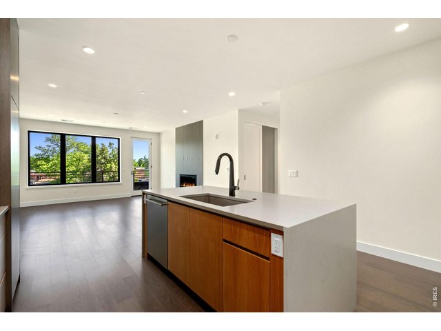 Property Photo 9 Modern open floor concept