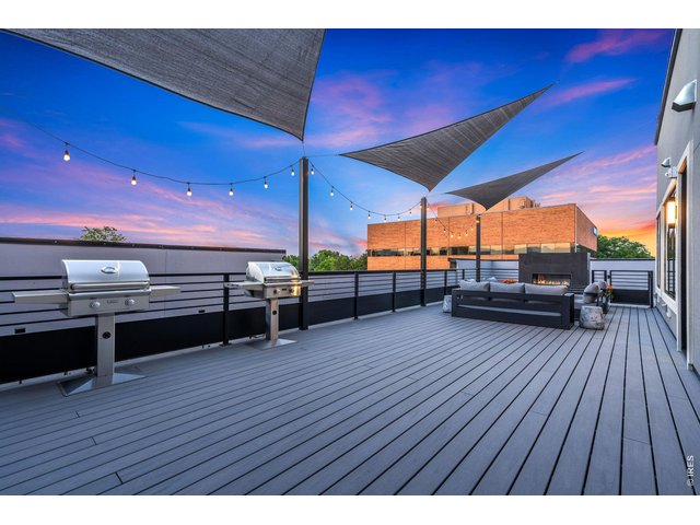 Property Photo 31 Such an inviting space to mingle with neighbors and friends