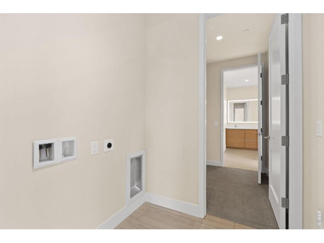 Property Photo 11 Laundry room