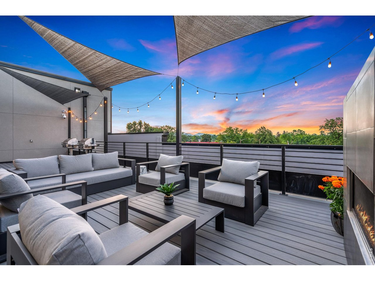 No better place to dine with neighbors