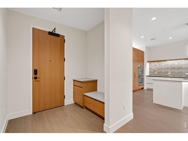 Property Photo 2 Functional entryway