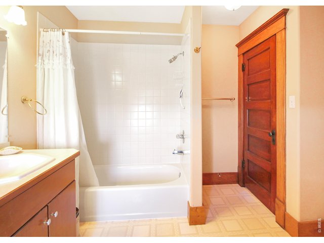 Property Photo 26 Upstairs full bathroom