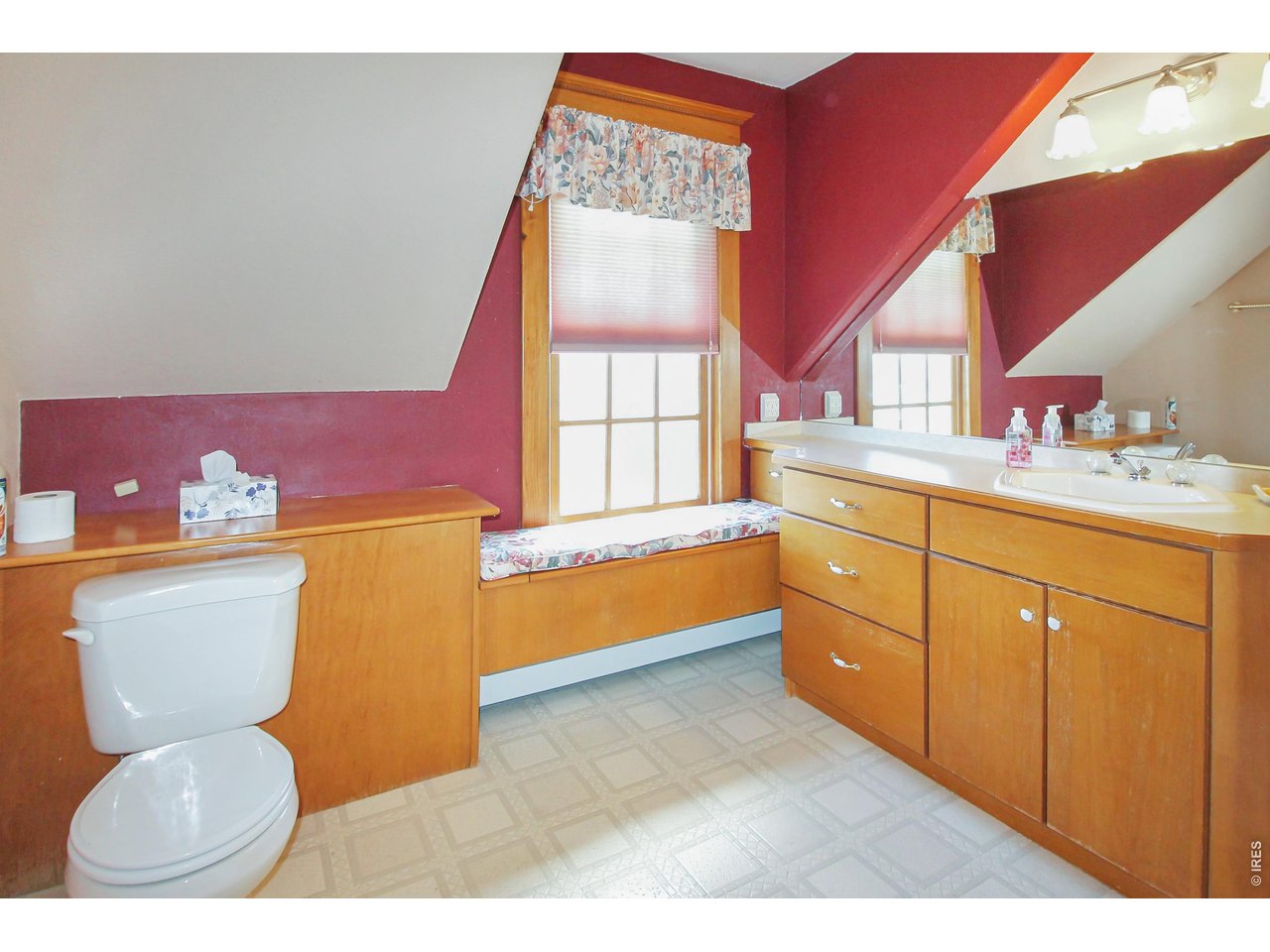 Property Photo 25 Upstairs full bathroom