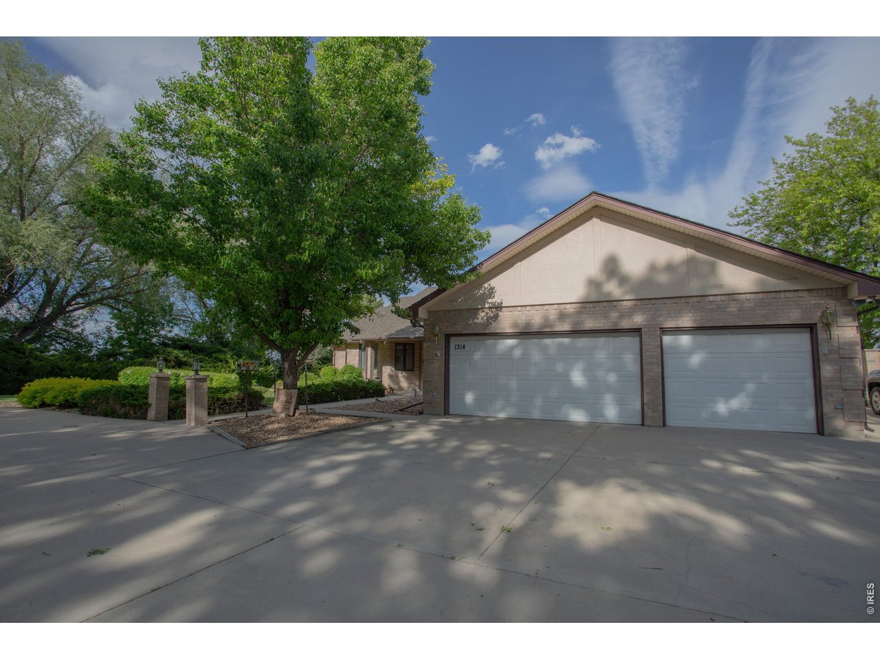 Property Photo 4 Over-sized 3 car--30x30!