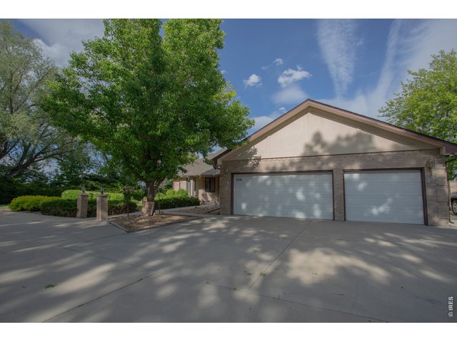 Property Photo 4 Over-sized 3 car--30x30!