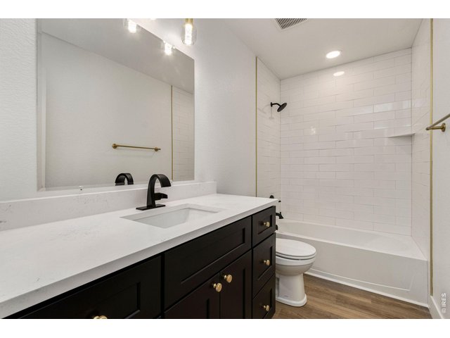 Property Photo 16 Updated bathroom