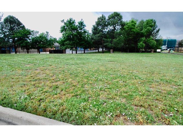 Property Photo 15 This Triplex Plan offers 2 Car Garages. The Largest in the Community