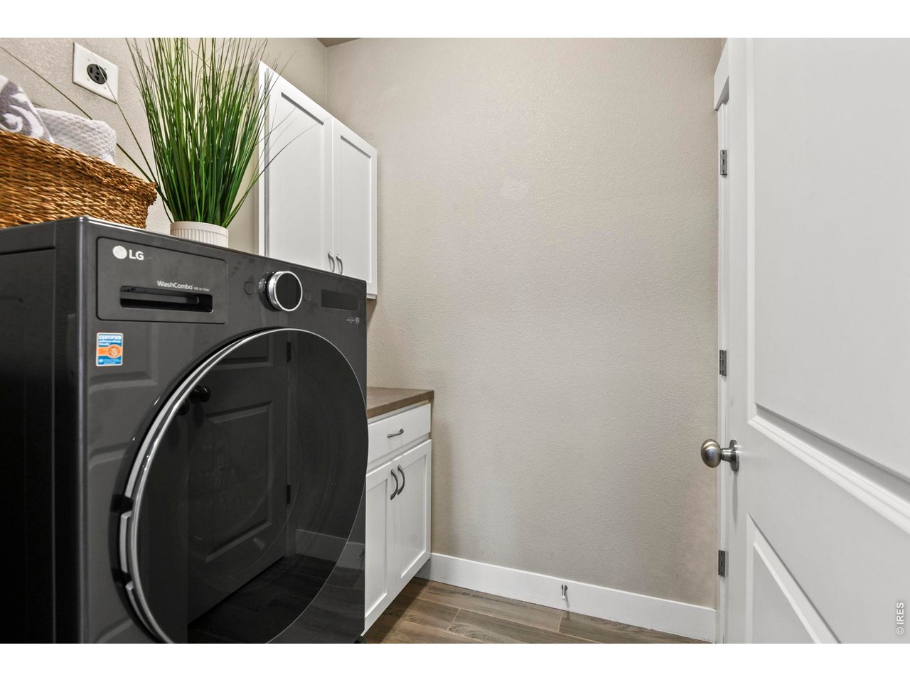 This 'all in one' Washer/Dryer Unit is state of the art, ventless and can be operated via wifi.