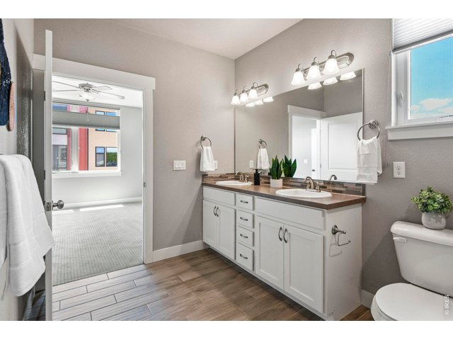 Property Photo 22 Primary Bedroom Ensuite Bathroom