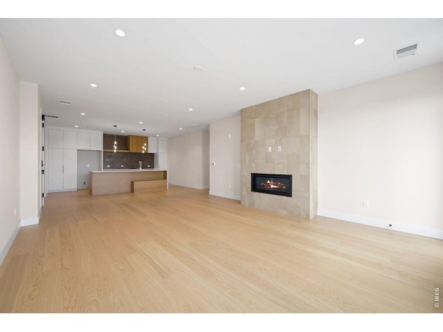 Property Photo 3 Unit 400