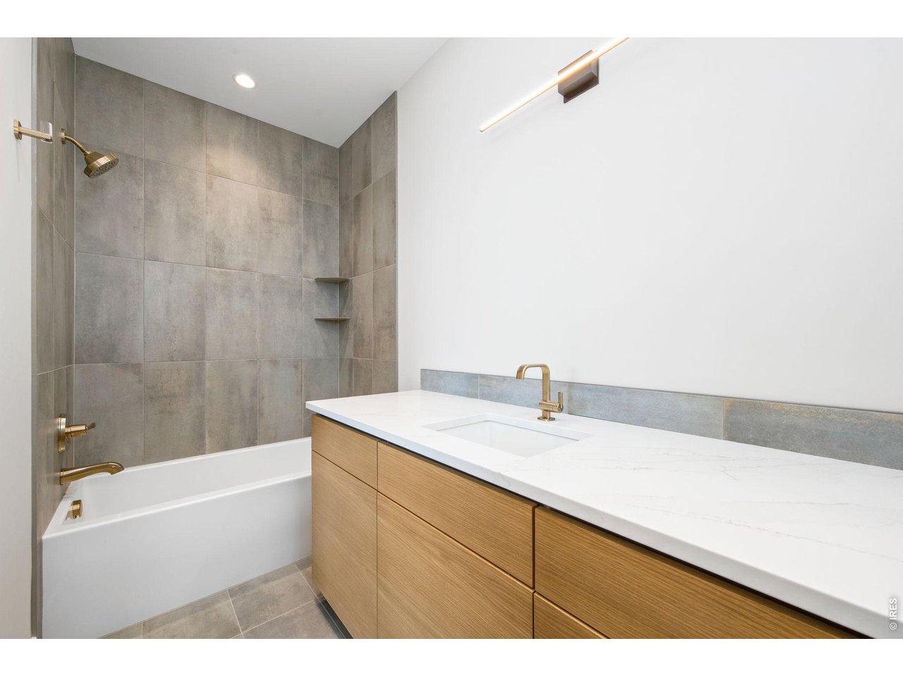 Second bedroom's bathroom