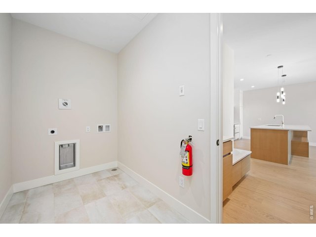 Property Photo 22 Laundry room
