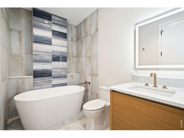 Property Photo 17 With a bath tub