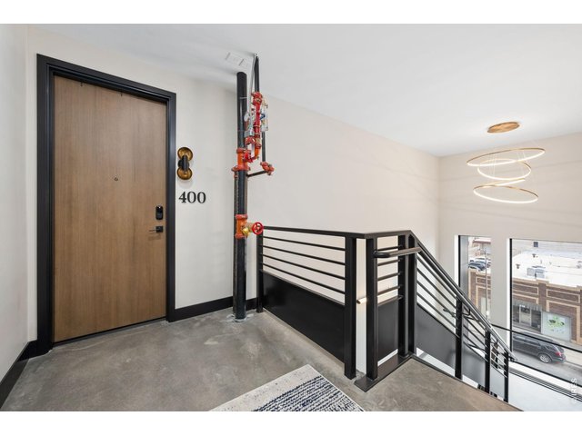 Property Photo 25 Entryway