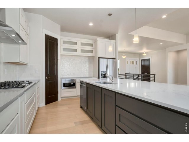 Property Photo 14 Center Island with Slab Quartz Counters