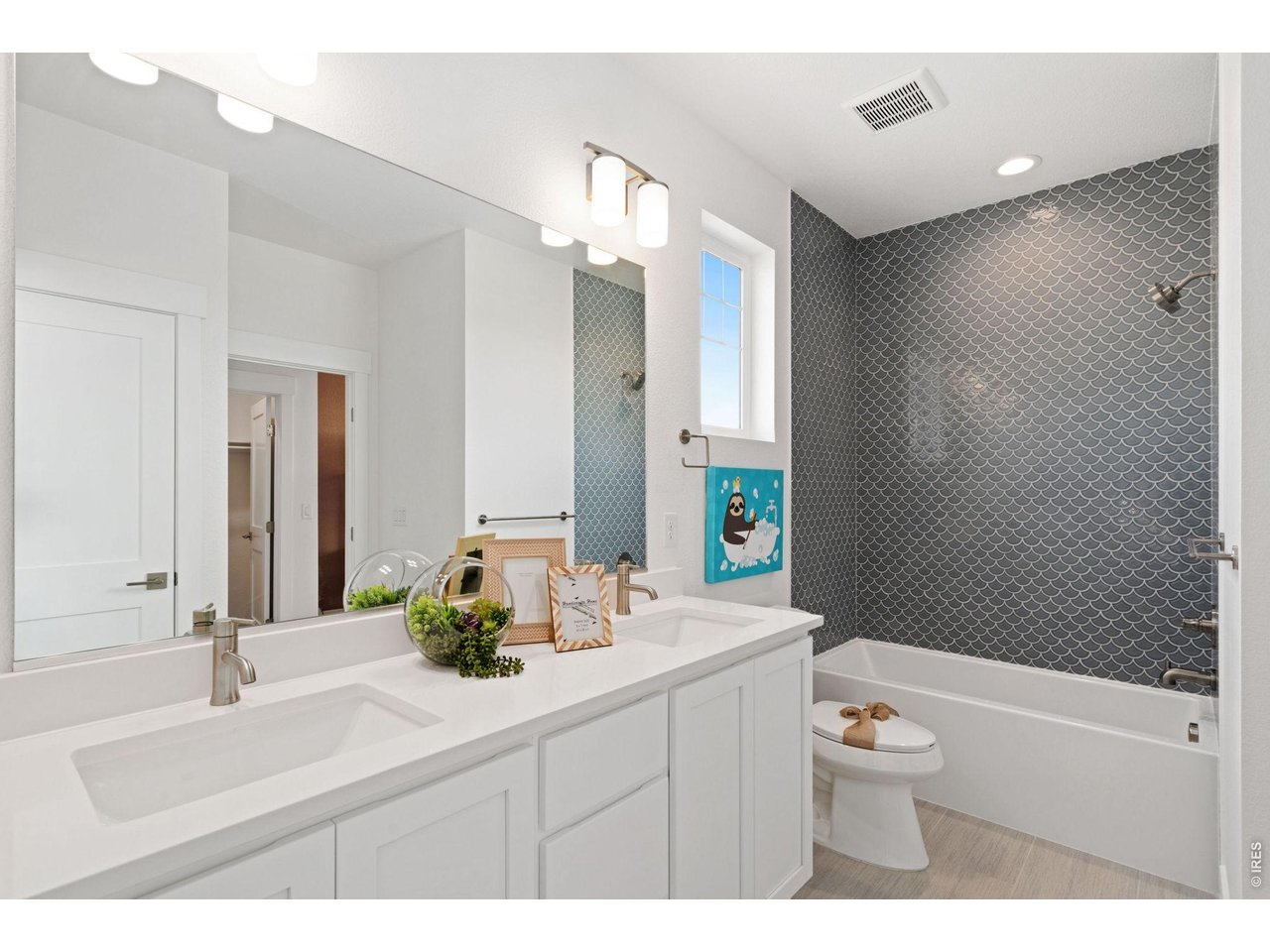 Upstairs Full Bath