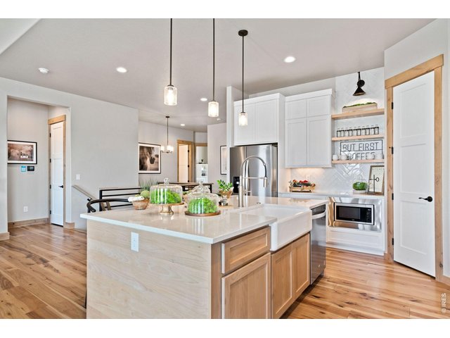 Property Photo 8 Slab Quartz Counters