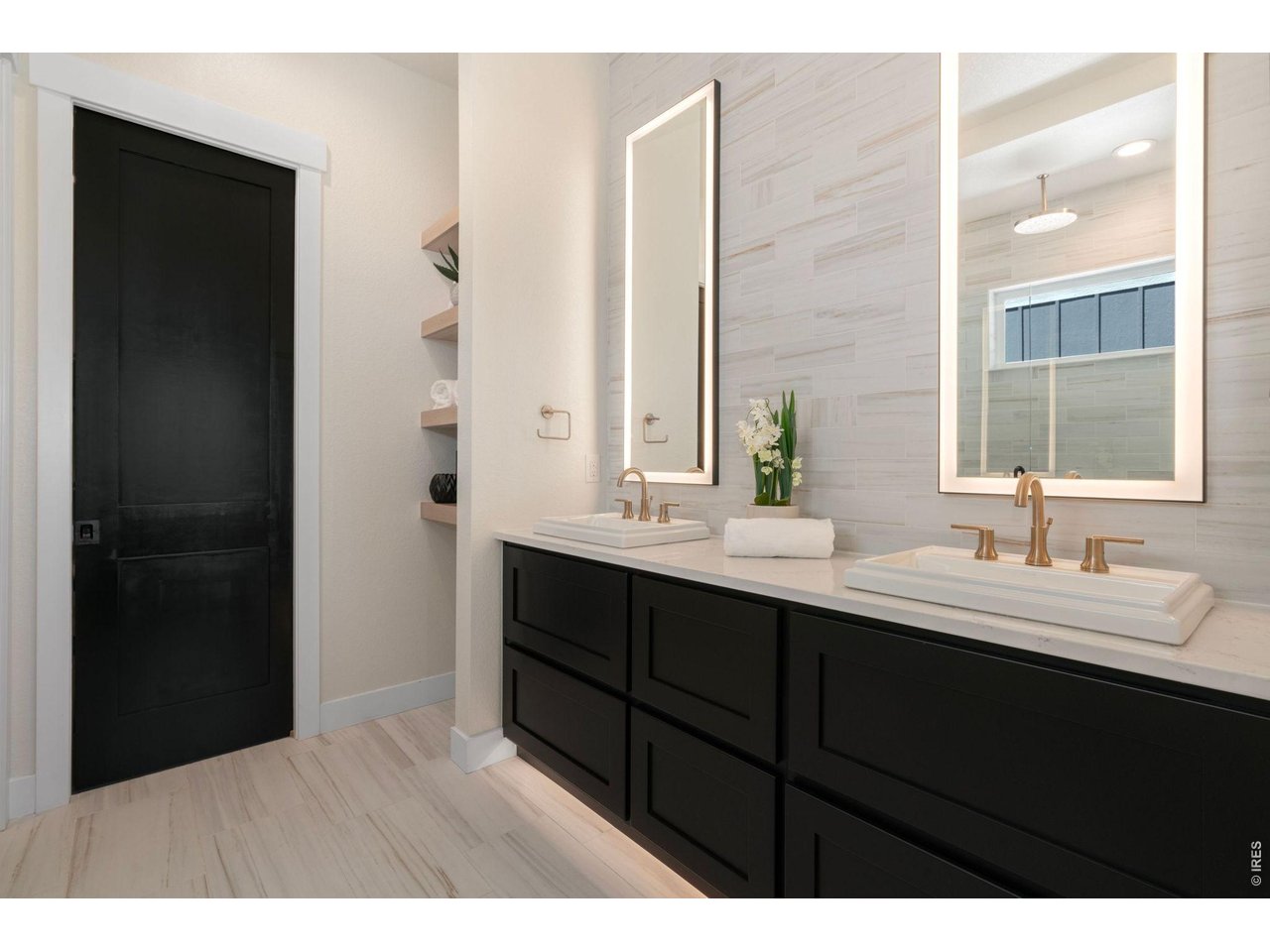 Dual Sinks, Lighted Mirrors, Toe kick Lighting!