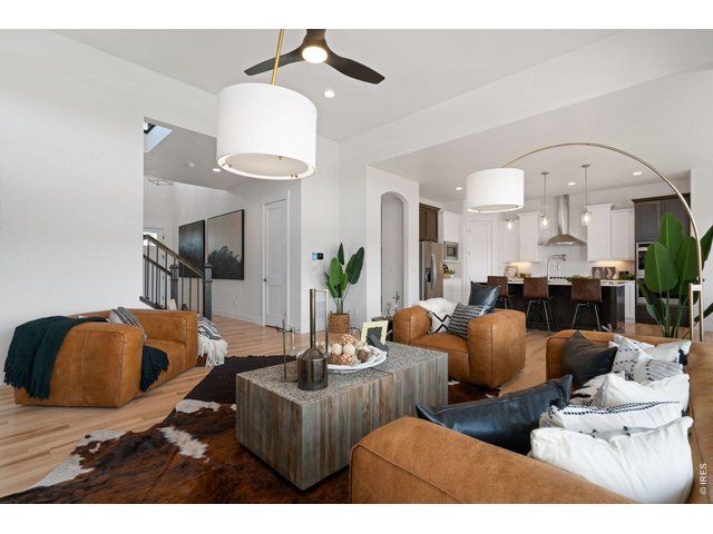 Property Photo 9 Open Floor Plan! 