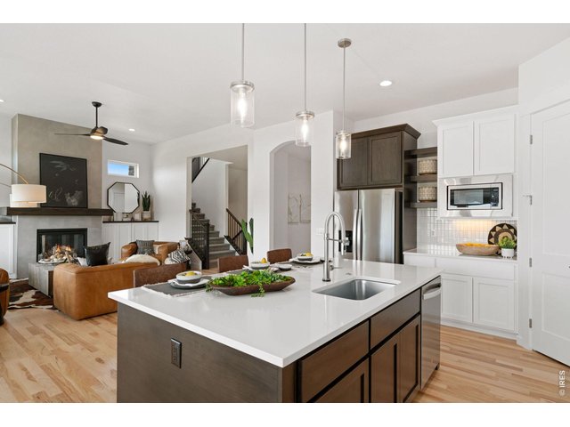 Property Photo 11 Stainless Steel Appliances and Walk-in Pantry!