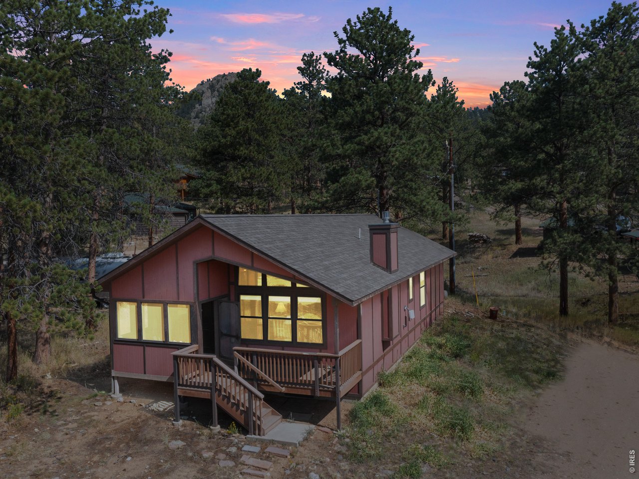 725 Upper Larkspur Ln!