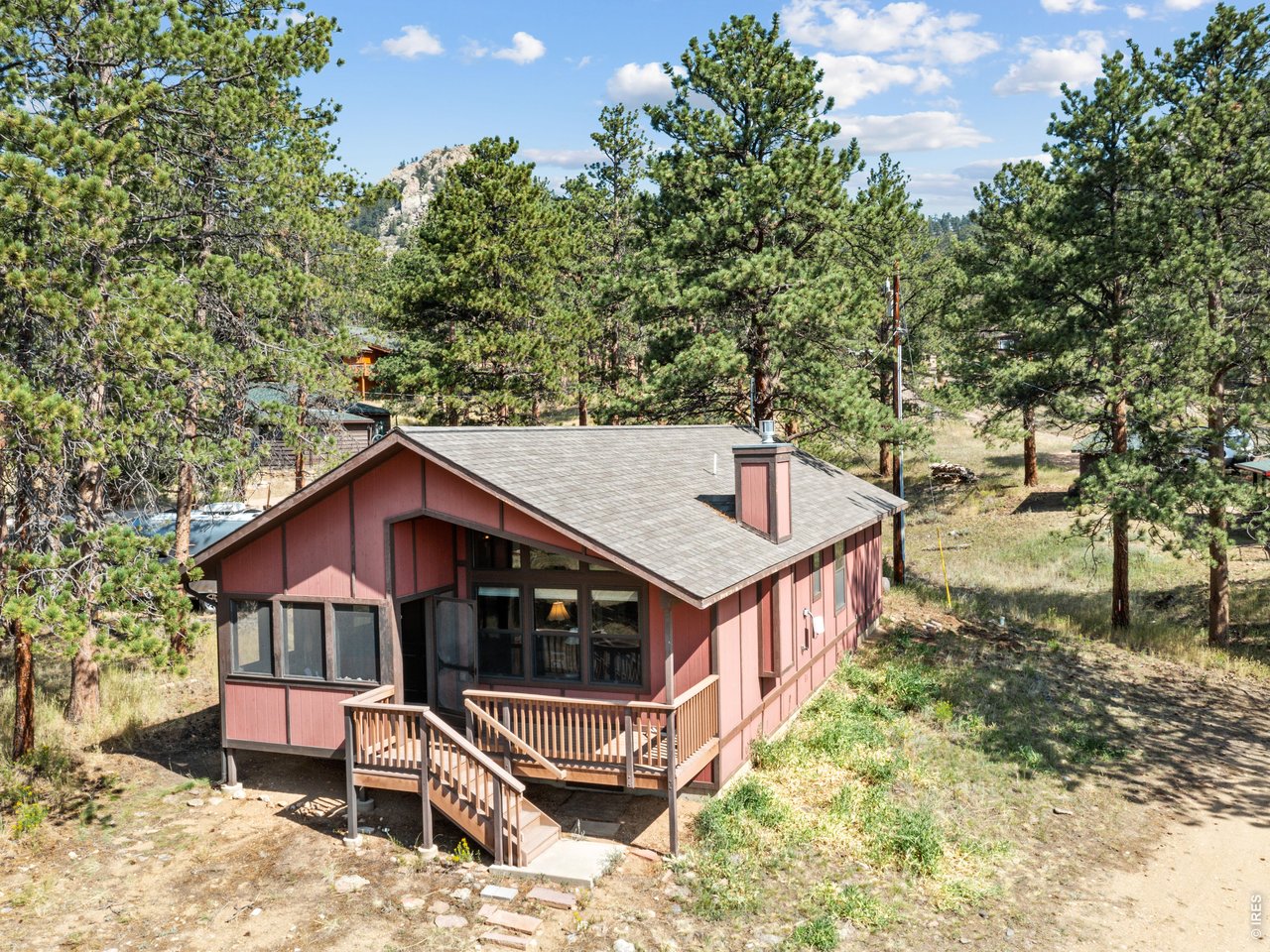 725 Upper Larkspur Ln!