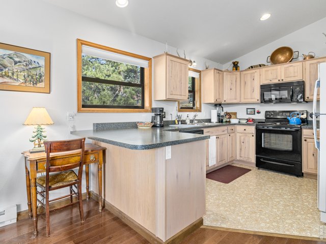 Property Photo 8 Kitchen