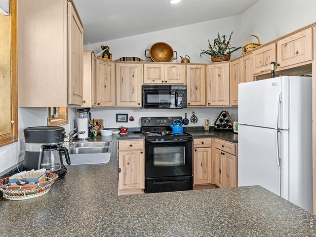 Property Photo 9 Kitchen