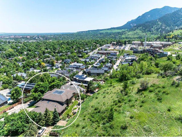 Property Photo 3 Just a few blocks to Pearl St or North Boulder Park!