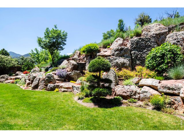 Property Photo 5 Stunning gardens and landscape!