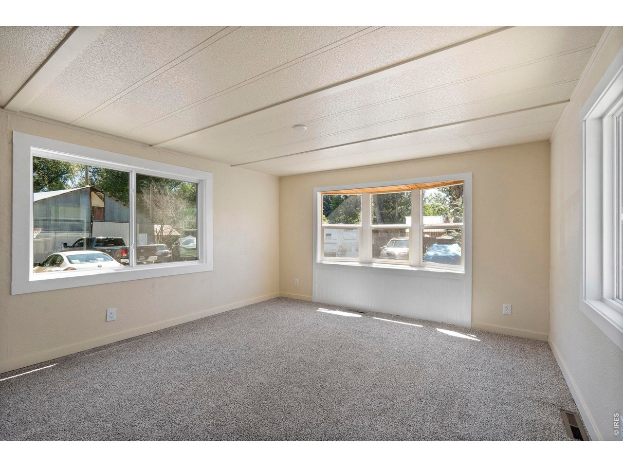 Great entertaining space for family and friends to enjoy. 