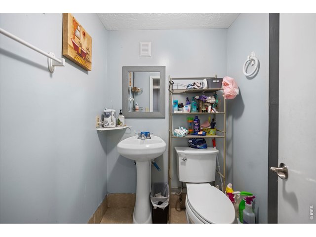 Property Photo 22 Apartment bath
