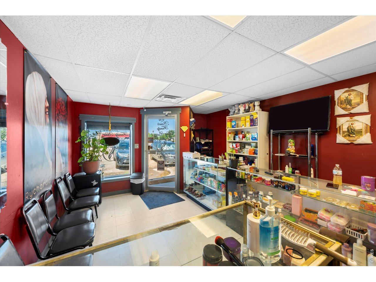 Property Photo 31 Salon