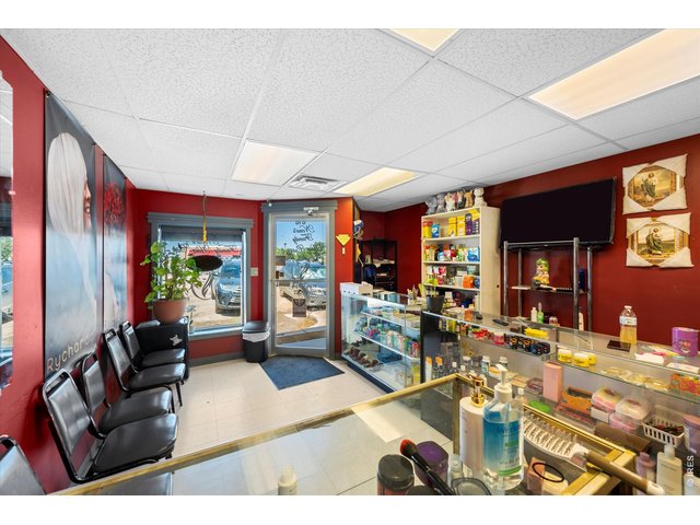 Property Photo 31 Salon