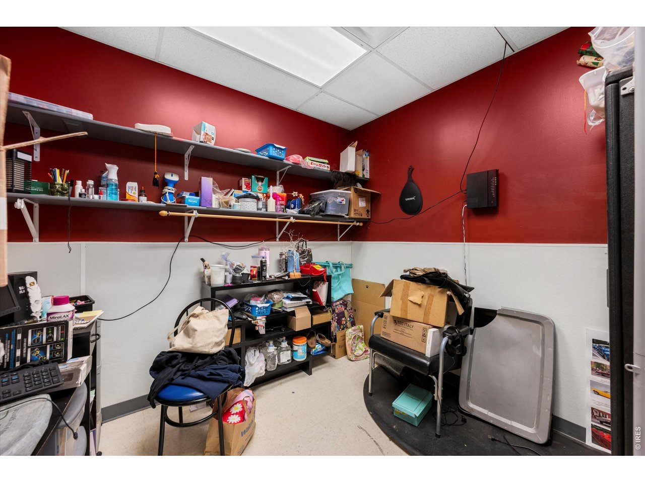 Property Photo 34 Salon back room 