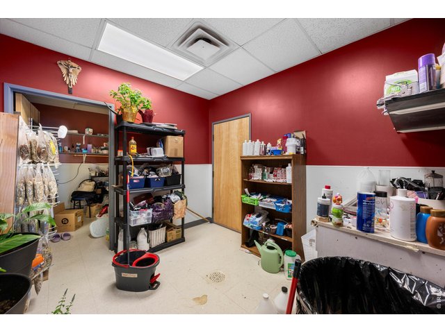 Property Photo 33 Salon storage