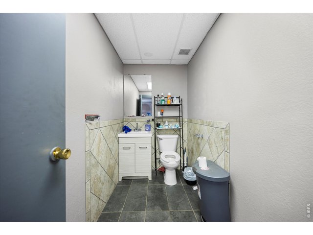 Property Photo 40 Bathroom for shop/office