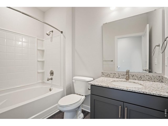 Property Photo 8 Full bathroom upstairs