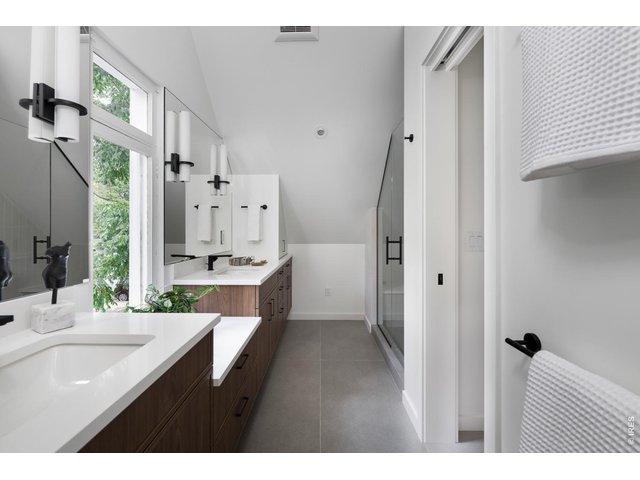 Property Photo 26 Custom double vanities in the primary suite. 