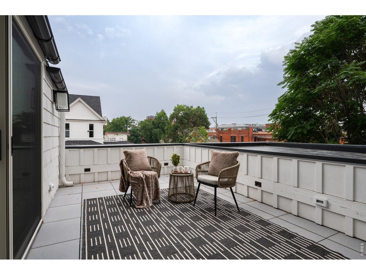 Enjoy slow mornings and quiet evenings on the rooftop deck. 