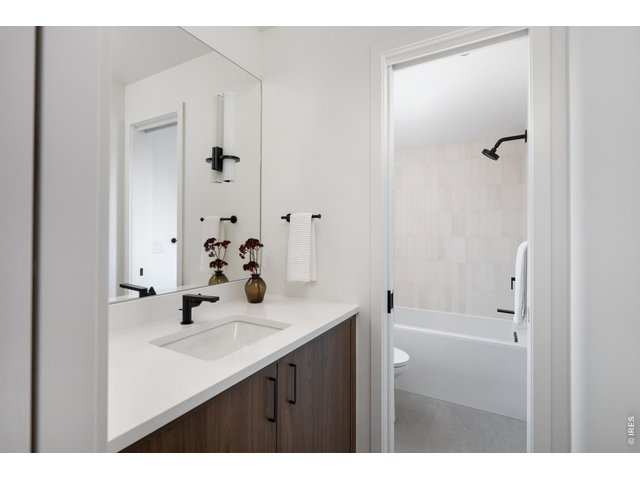 Property Photo 31 Full ensuite bath with custom vanity. 