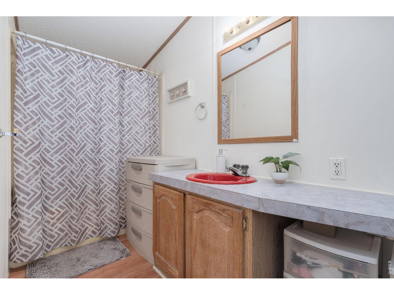 Primary full bath connected to primary bedroom. 