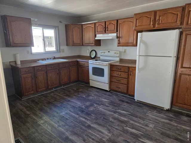 Property Photo 8 Kitchen