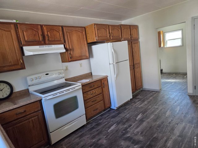 Property Photo 11 kitchen