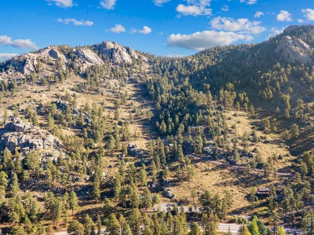 Property Photo 14 Stunning backdrop of granite peaks