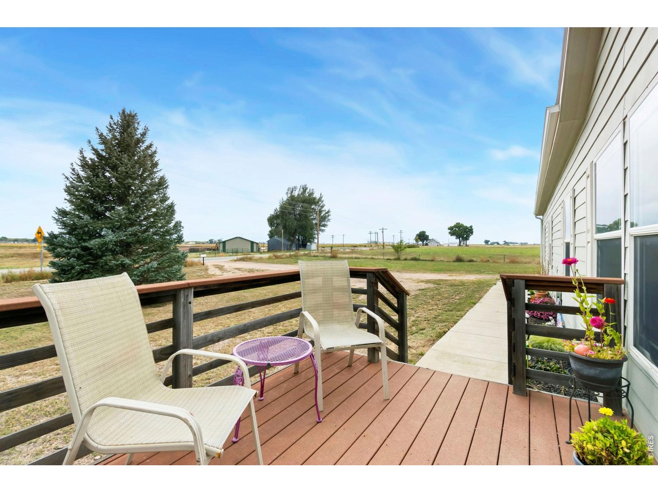 Nice composite porch to enjoy the days on.