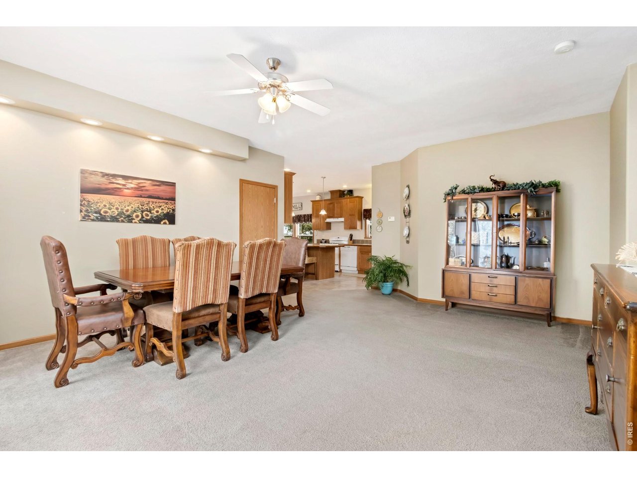 Entry living room/dining room