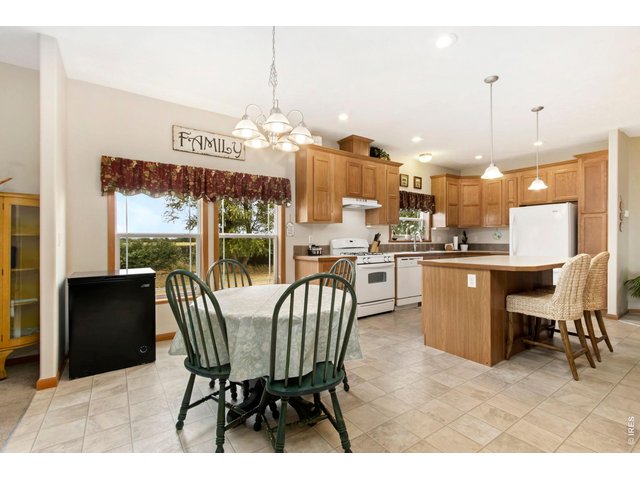 Property Photo 17 Breakfast nook with great lighting